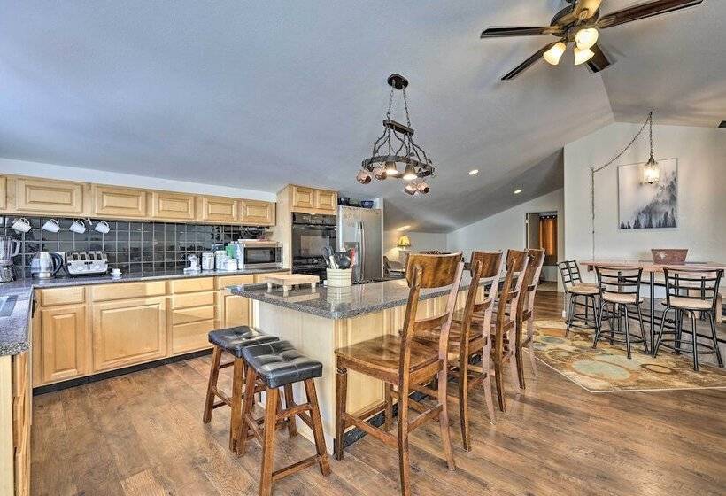 Private Cascade Cabin With Hot Tub & Fire Pit!