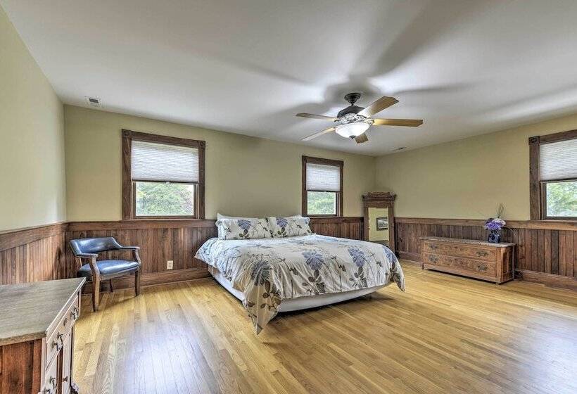 Remodeled Pittsboro Farmhouse Sitting On 220 Acres