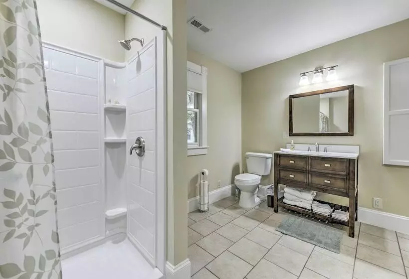 Remodeled Pittsboro Farmhouse Sitting On 220 Acres