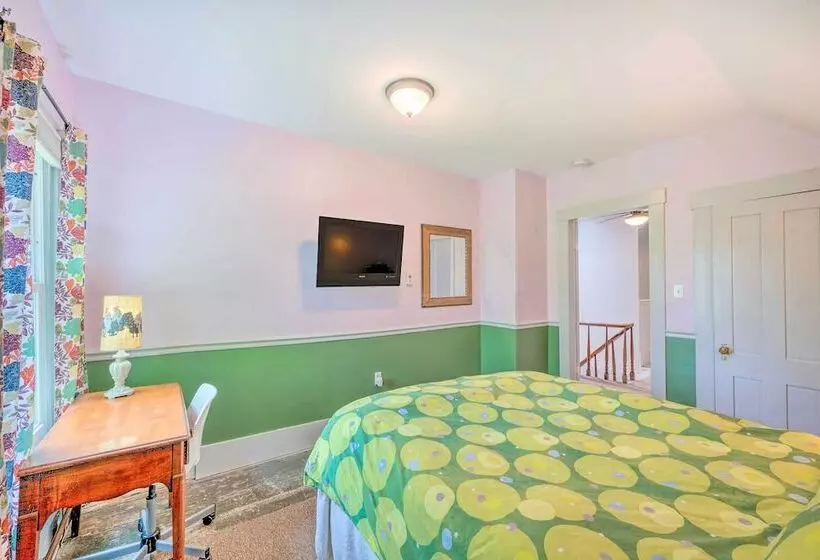 Rustic & Historic Guildhall Farmhouse W/ Fire Pit!