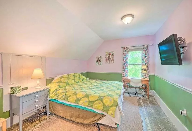 Rustic & Historic Guildhall Farmhouse W/ Fire Pit!