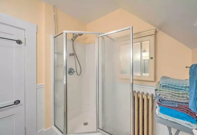 Rustic & Historic Guildhall Farmhouse W/ Fire Pit!