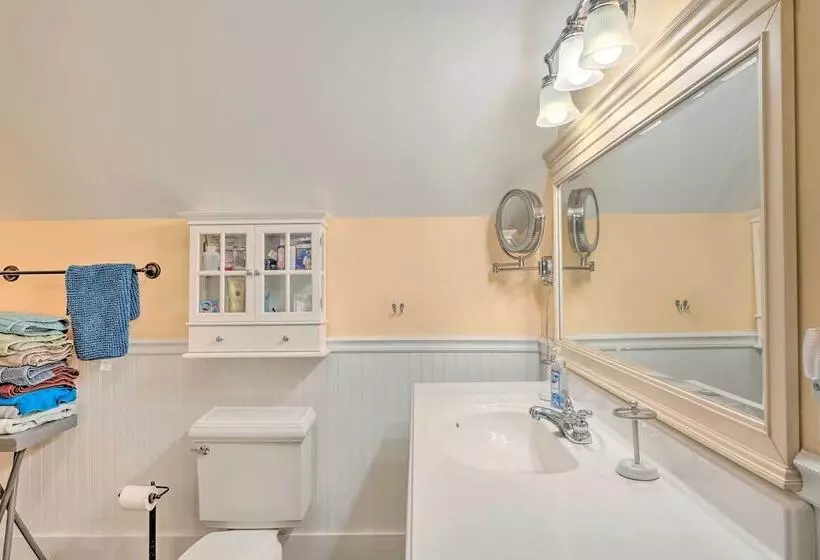 Rustic & Historic Guildhall Farmhouse W/ Fire Pit!