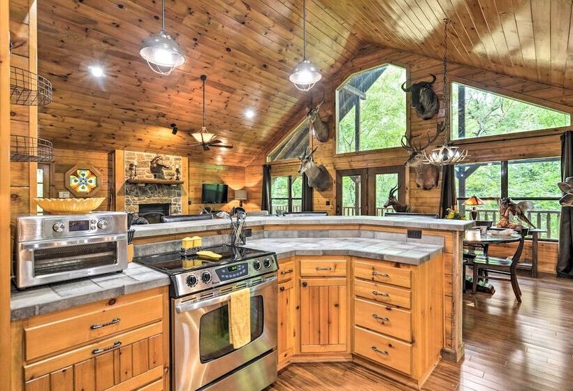 Secluded Northwest Arkansas Cabin: Fire Pit & Deck