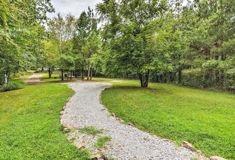 Secluded Northwest Arkansas Cabin: Fire Pit & Deck
