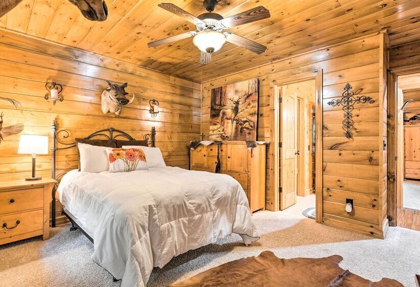 Secluded Northwest Arkansas Cabin: Fire Pit & Deck