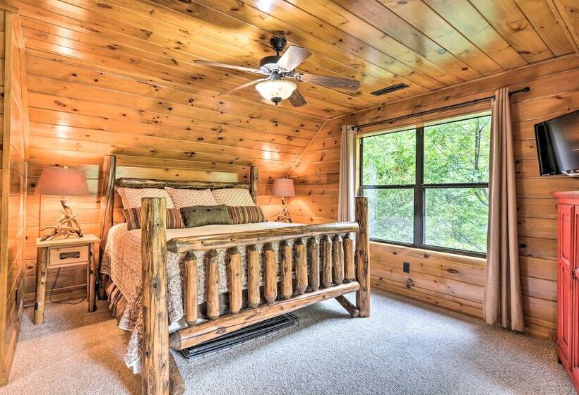 Secluded Northwest Arkansas Cabin: Fire Pit & Deck