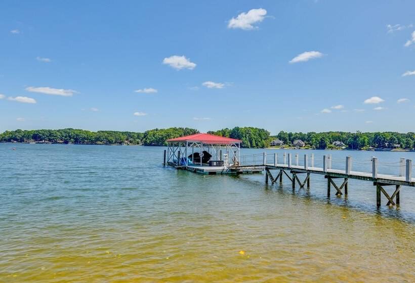 Skipper S Lighthouse  Retreat On Lake Norman