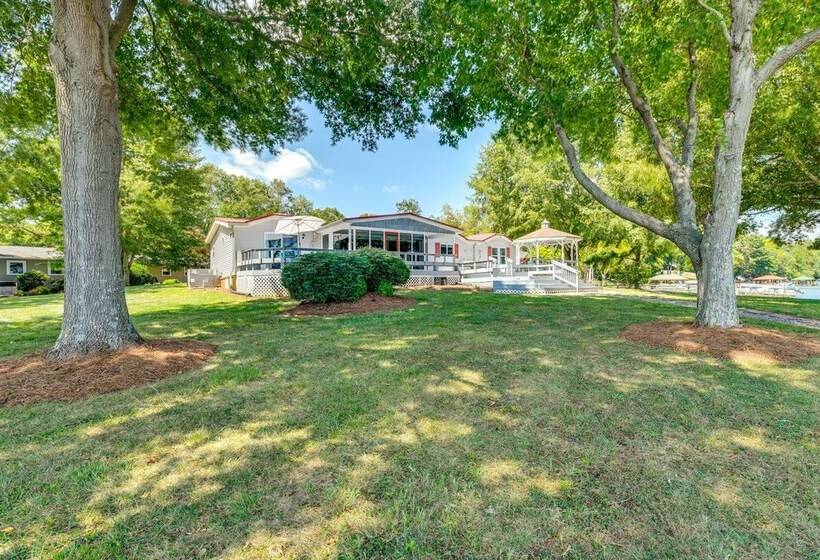Skipper S Lighthouse  Retreat On Lake Norman