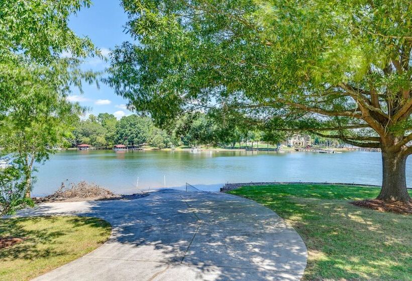 Skipper S Lighthouse  Retreat On Lake Norman