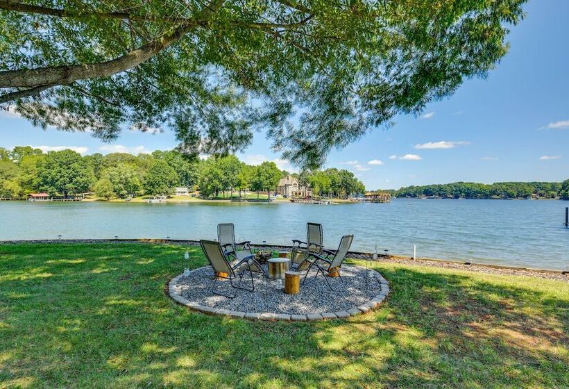 Skipper S Lighthouse  Retreat On Lake Norman