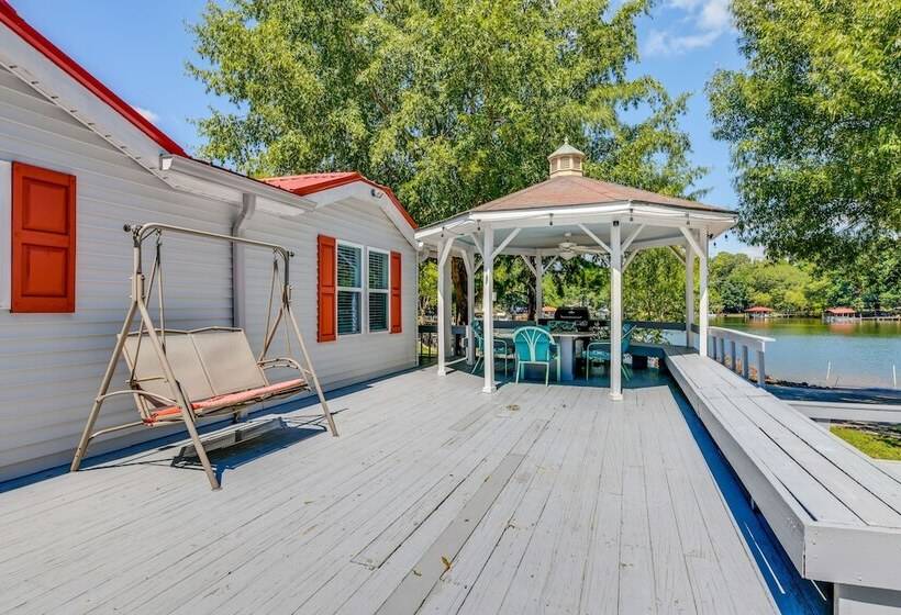 Skipper S Lighthouse  Retreat On Lake Norman