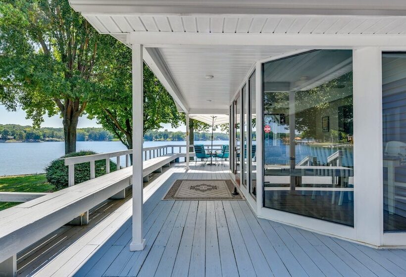 Skipper S Lighthouse  Retreat On Lake Norman