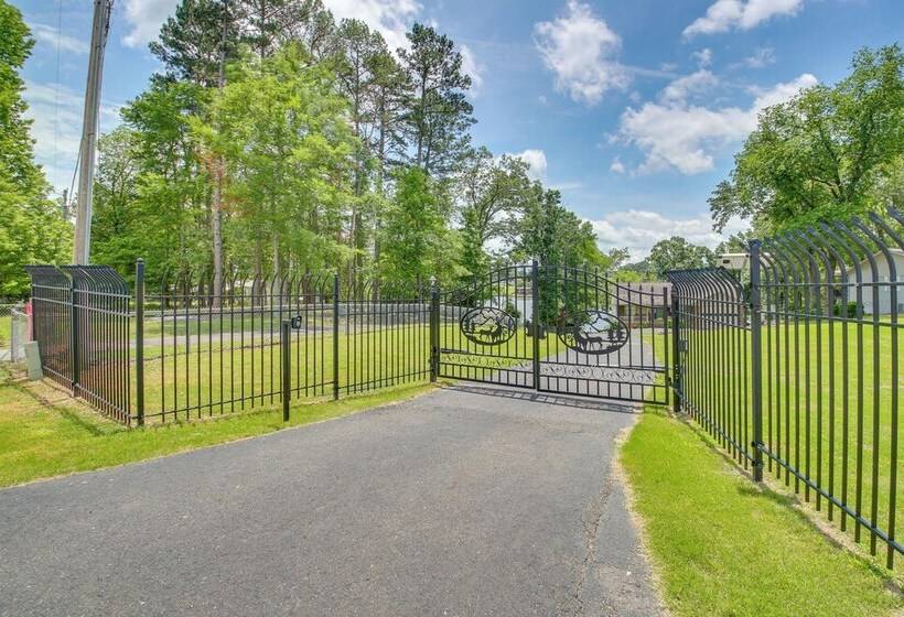 Spacious Hot Springs Oasis On Lake Hamilton!