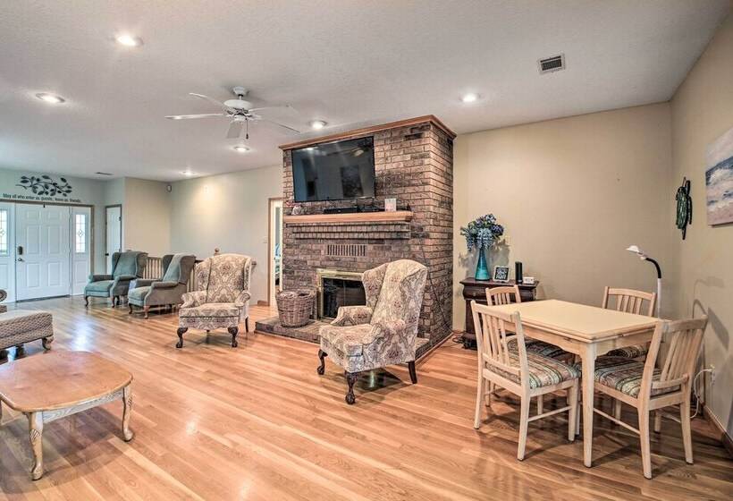 Spacious Hot Springs Oasis On Lake Hamilton!