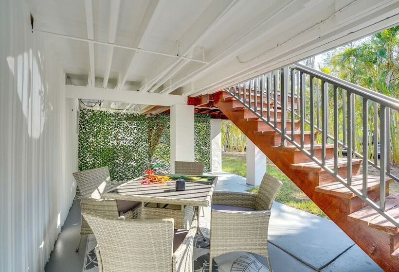 Stunning Bonita Springs Home On The Canal!