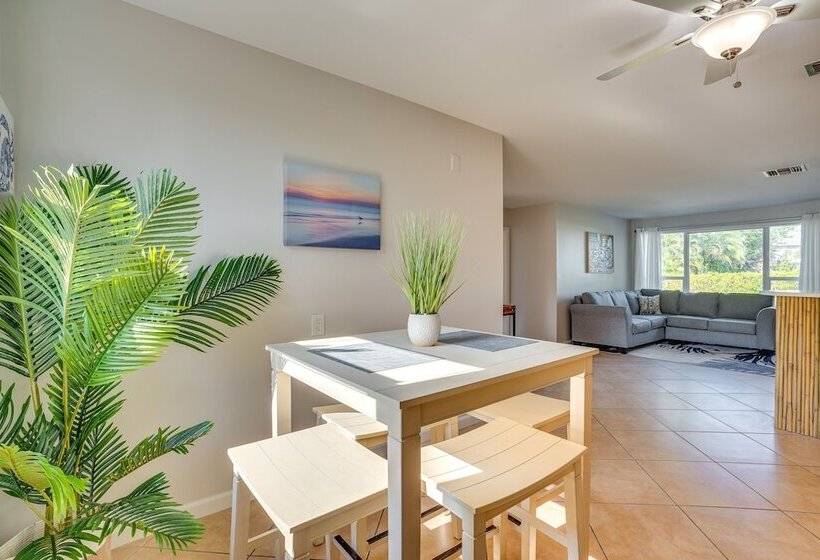 Stunning Bonita Springs Home On The Canal!