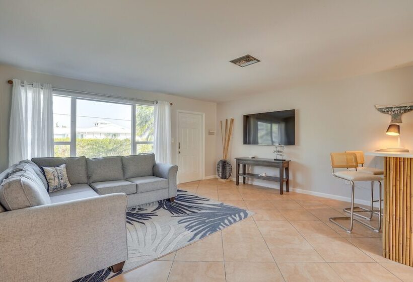 Stunning Bonita Springs Home On The Canal!