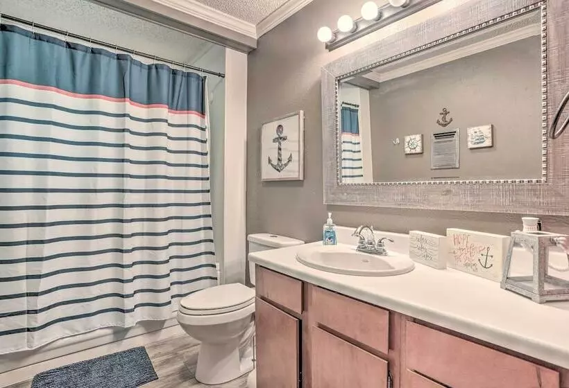 Sues Camp W/ Caddo Lake Access & Dock!