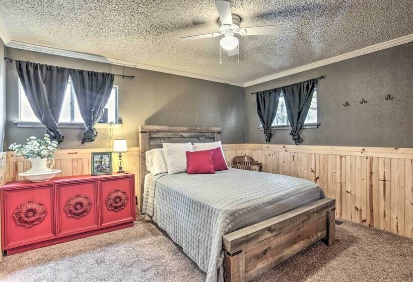 Sues Camp W/ Caddo Lake Access & Dock!