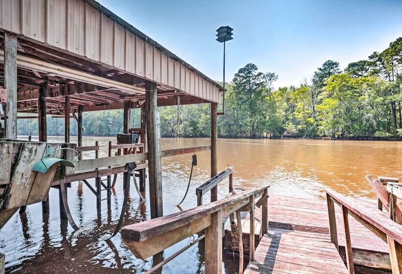 Sues Camp W/ Caddo Lake Access & Dock!