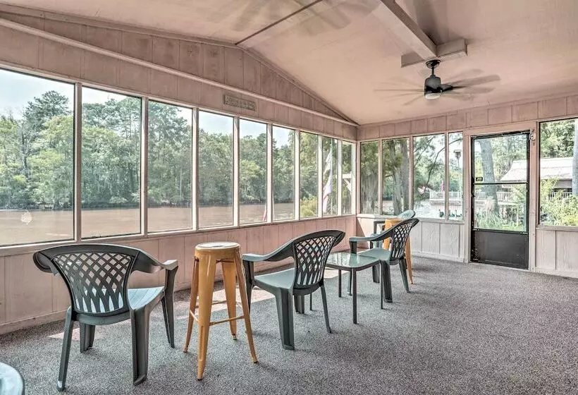 Sues Camp W/ Caddo Lake Access & Dock!