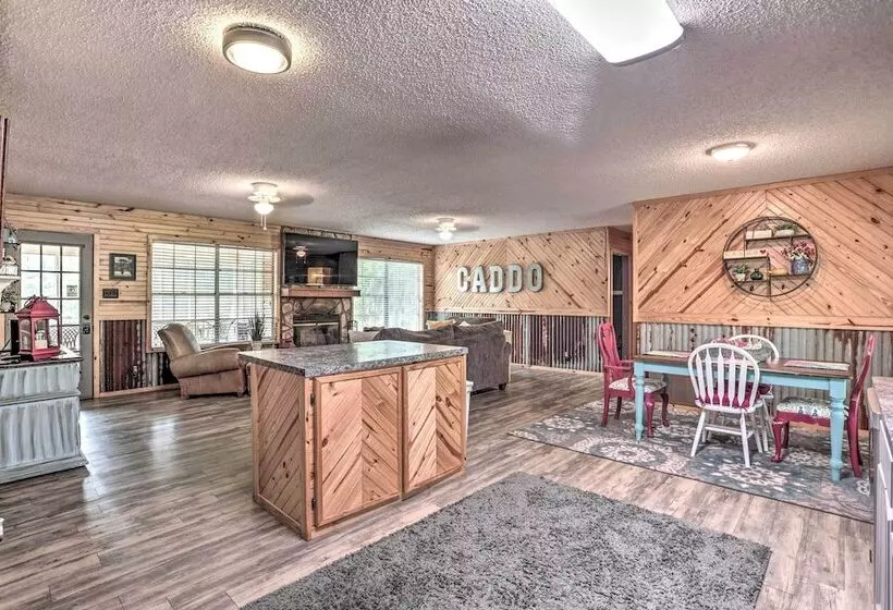 Sues Camp W/ Caddo Lake Access & Dock!