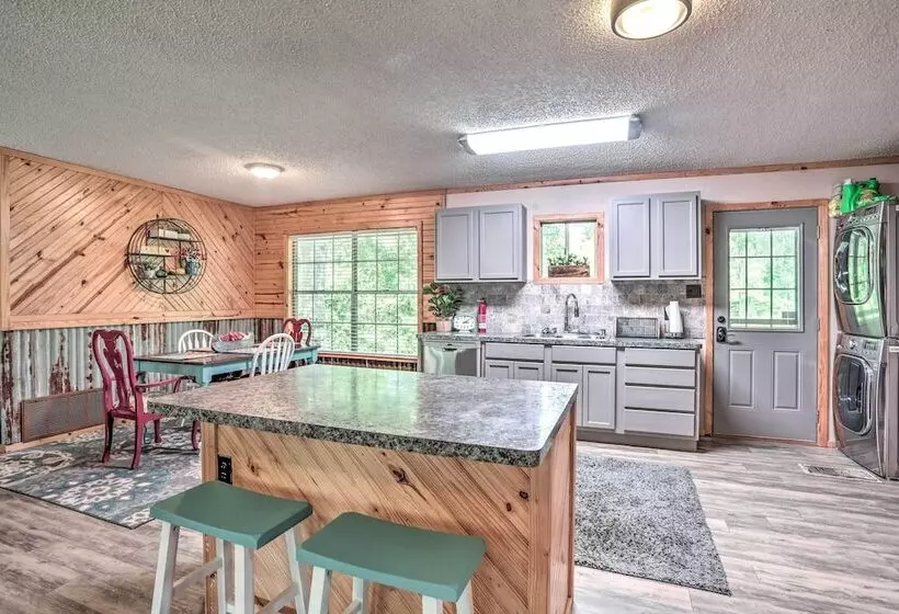 Sues Camp W/ Caddo Lake Access & Dock!