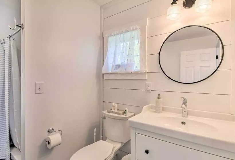 Sunny Stockton Springs Home < 1 Mi To Beach!