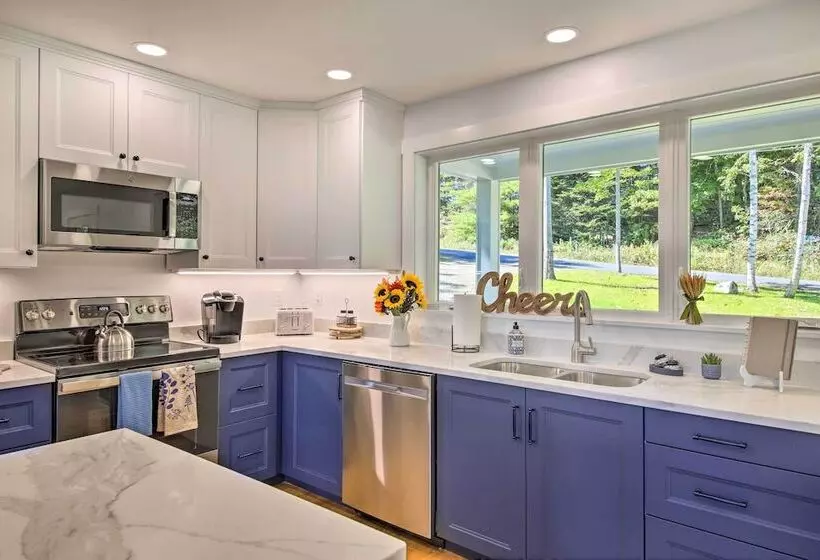 Sunny Stockton Springs Home < 1 Mi To Beach!