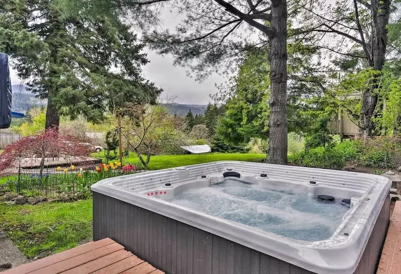 The Fusion Retreat On 4 Acres: Hike On Site!