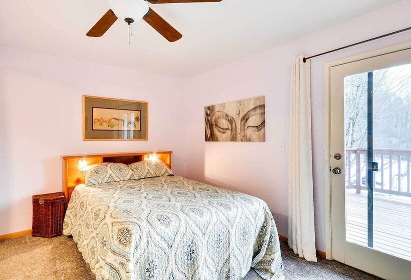 The Fusion Retreat On 4 Acres: Hike On Site!