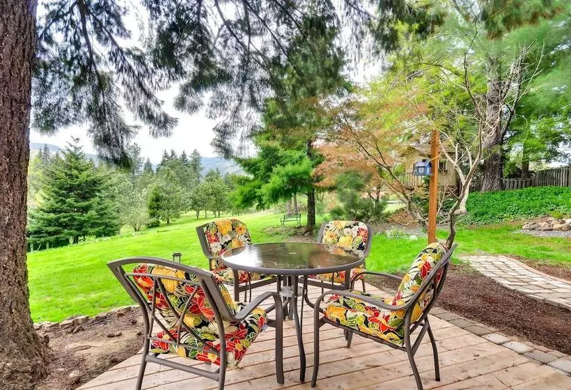 The Fusion Retreat On 4 Acres: Hike On Site!