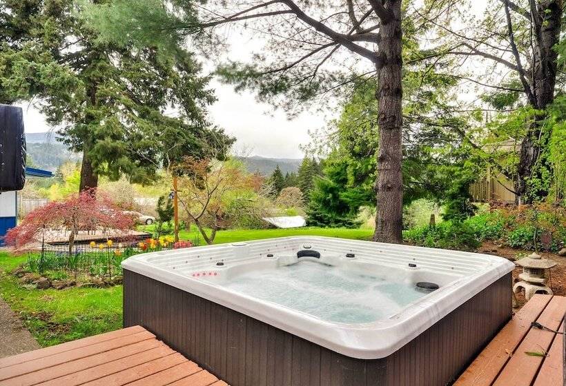 The Fusion Retreat On 4 Acres: Hike On Site!