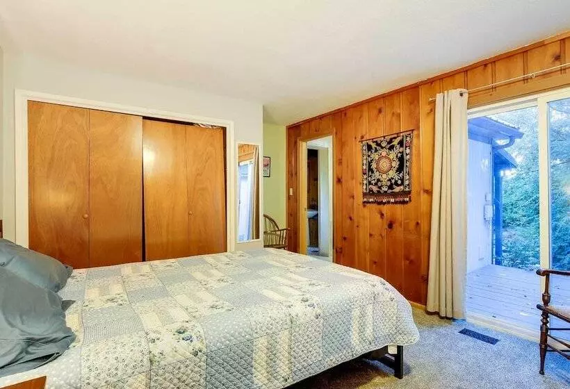 The Fusion Retreat On 4 Acres: Hike On Site!