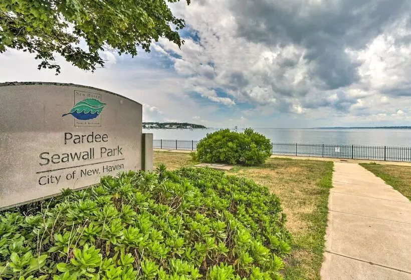 Walkable New Haven Retreat W/ Ocean Views!