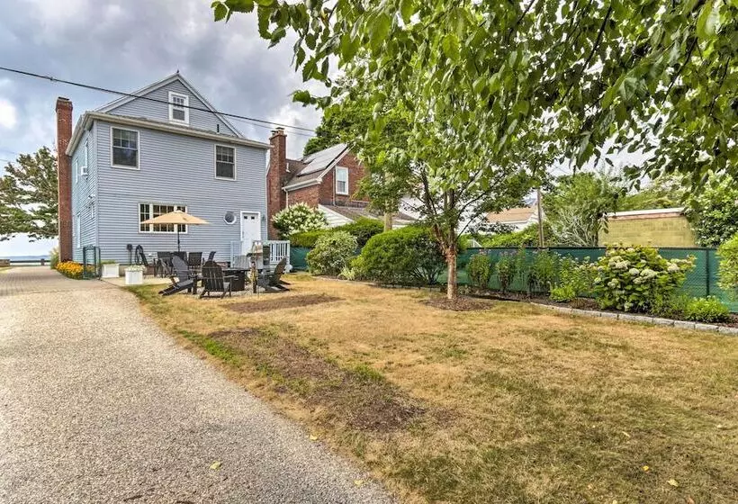 Walkable New Haven Retreat W/ Ocean Views!