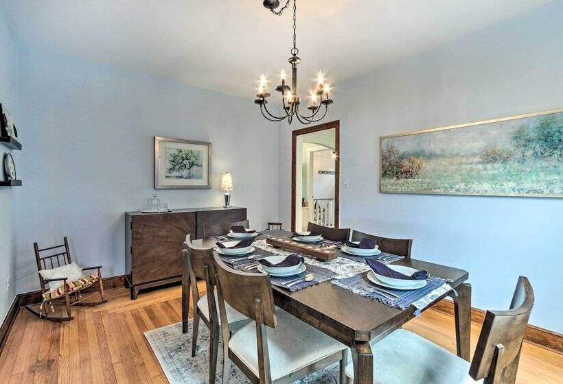 Walkable New Haven Retreat W/ Ocean Views!