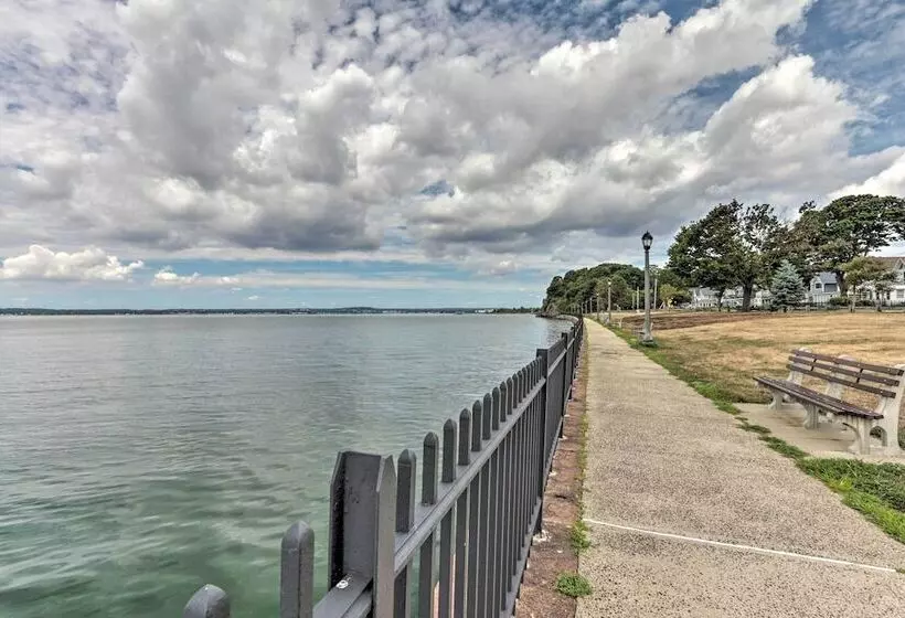 Walkable New Haven Retreat W/ Ocean Views!