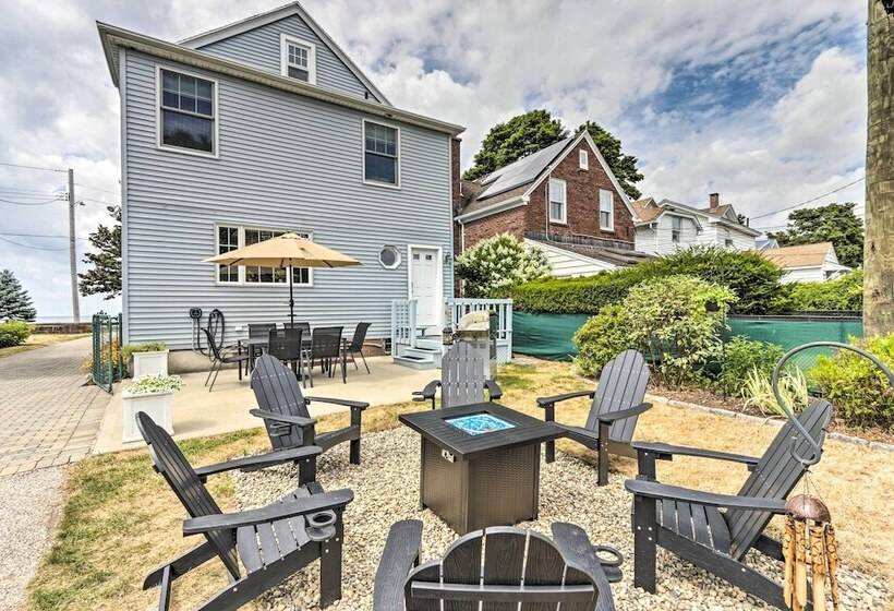 Walkable New Haven Retreat W/ Ocean Views!