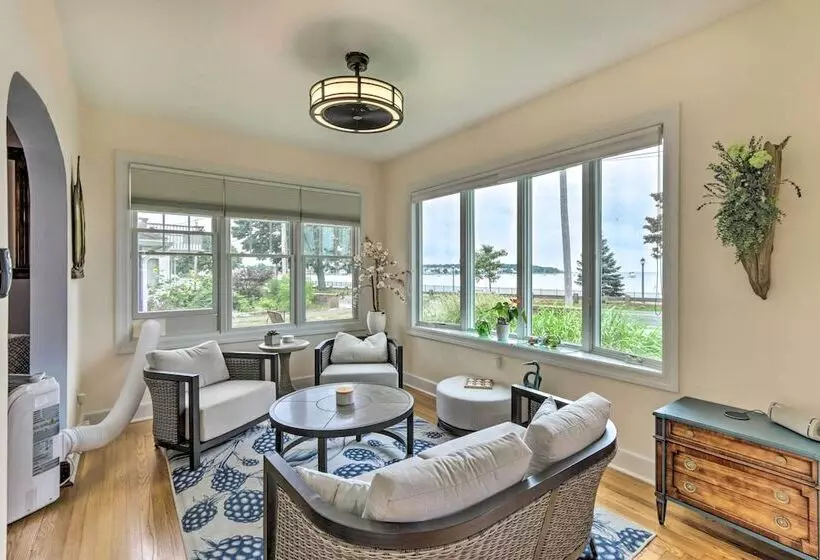 Walkable New Haven Retreat W/ Ocean Views!