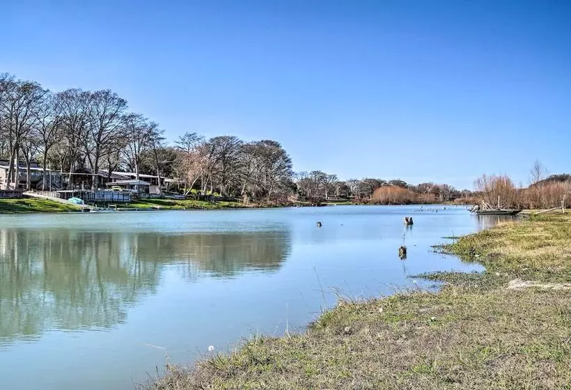 Waterfront Studio W/ Fire Pit On Lake Dunlap!