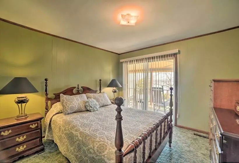 Waterfront Tennessee Home On Kentucky Lake W/ Deck