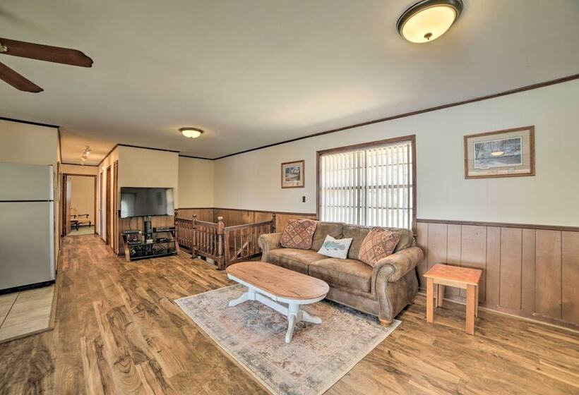 Waterfront Tennessee Home On Kentucky Lake W/ Deck