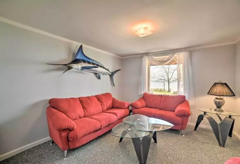 Waterfront Tennessee Home On Kentucky Lake W/ Deck