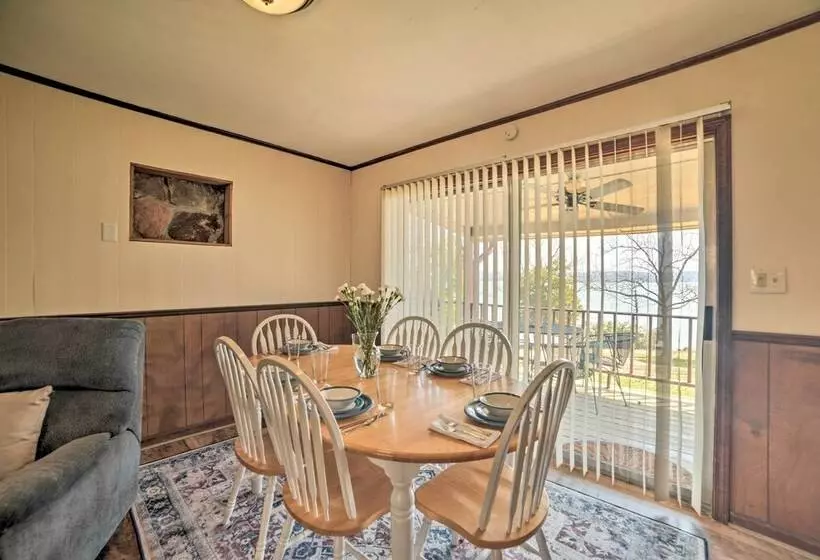 Waterfront Tennessee Home On Kentucky Lake W/ Deck