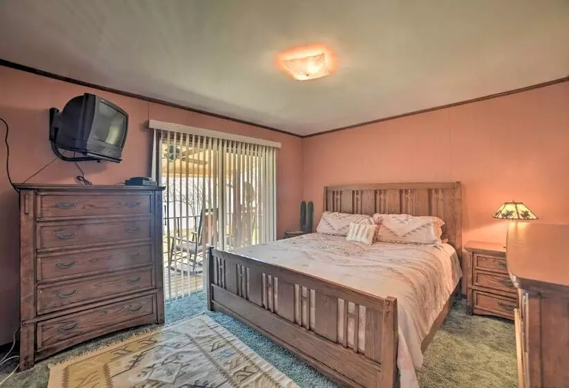 Waterfront Tennessee Home On Kentucky Lake W/ Deck