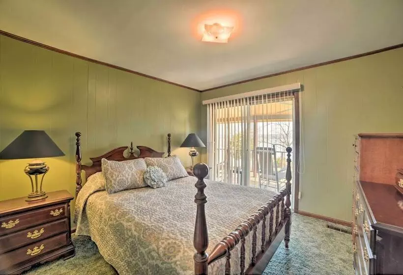 Waterfront Tennessee Home On Kentucky Lake W/ Deck