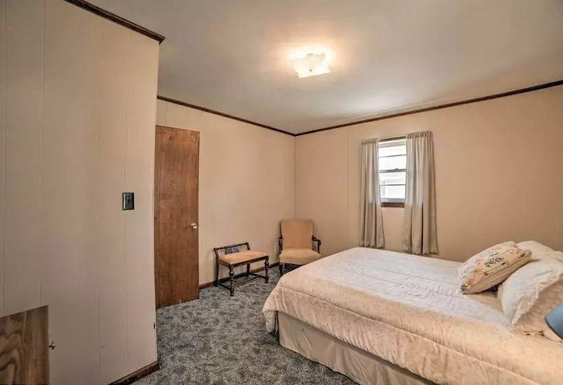 Waterfront Tennessee Home On Kentucky Lake W/ Deck