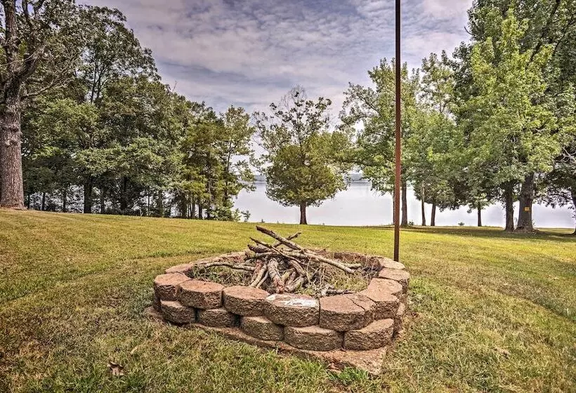Waterfront Tennessee Home On Kentucky Lake W/ Deck
